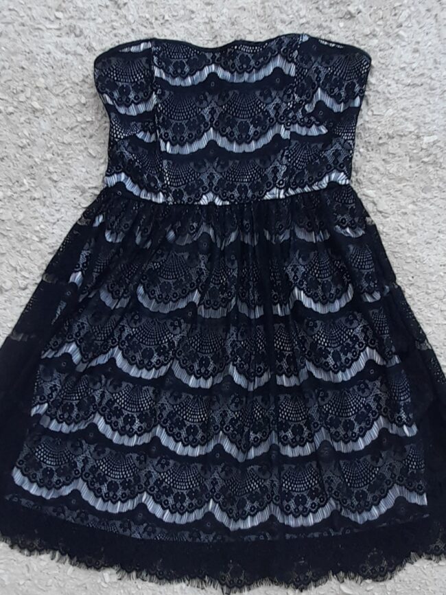 ΜΙΝΙ ΦΟΡΕΜΑ ΣΤΡΑΠΛΕΣ (STRAPLESS) ΔΑΝΤΕΛΑ ΔΙΑΦΑΝΕΙΑ